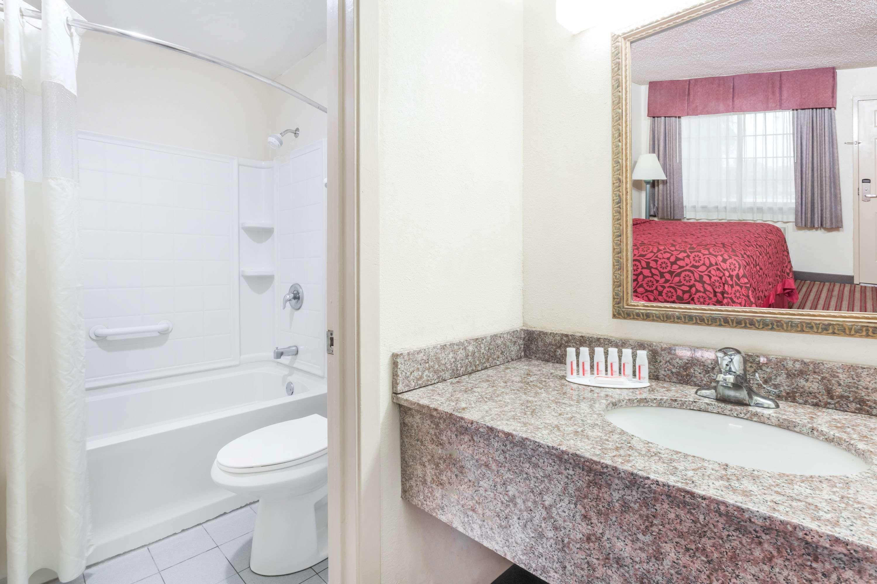 Days Inn By Wyndham Portland/Corpus Christi Екстериор снимка