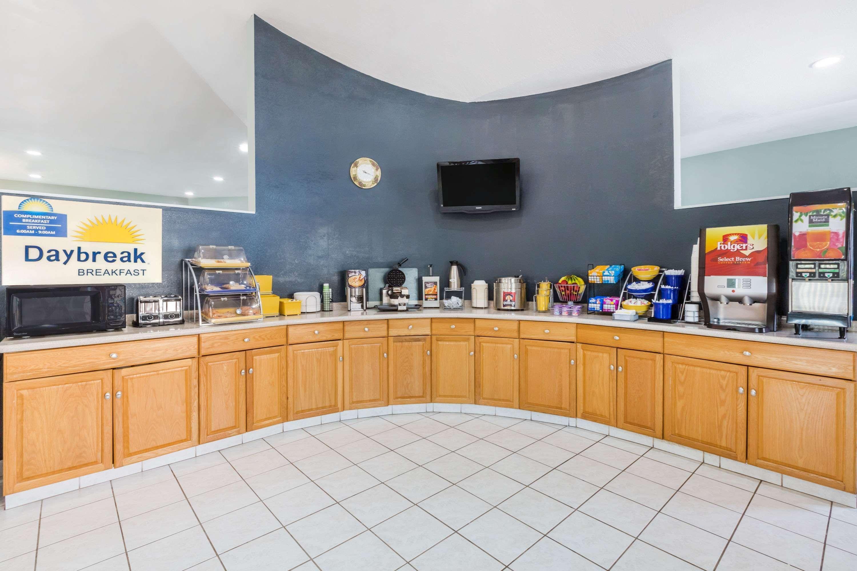 Days Inn By Wyndham Portland/Corpus Christi Екстериор снимка