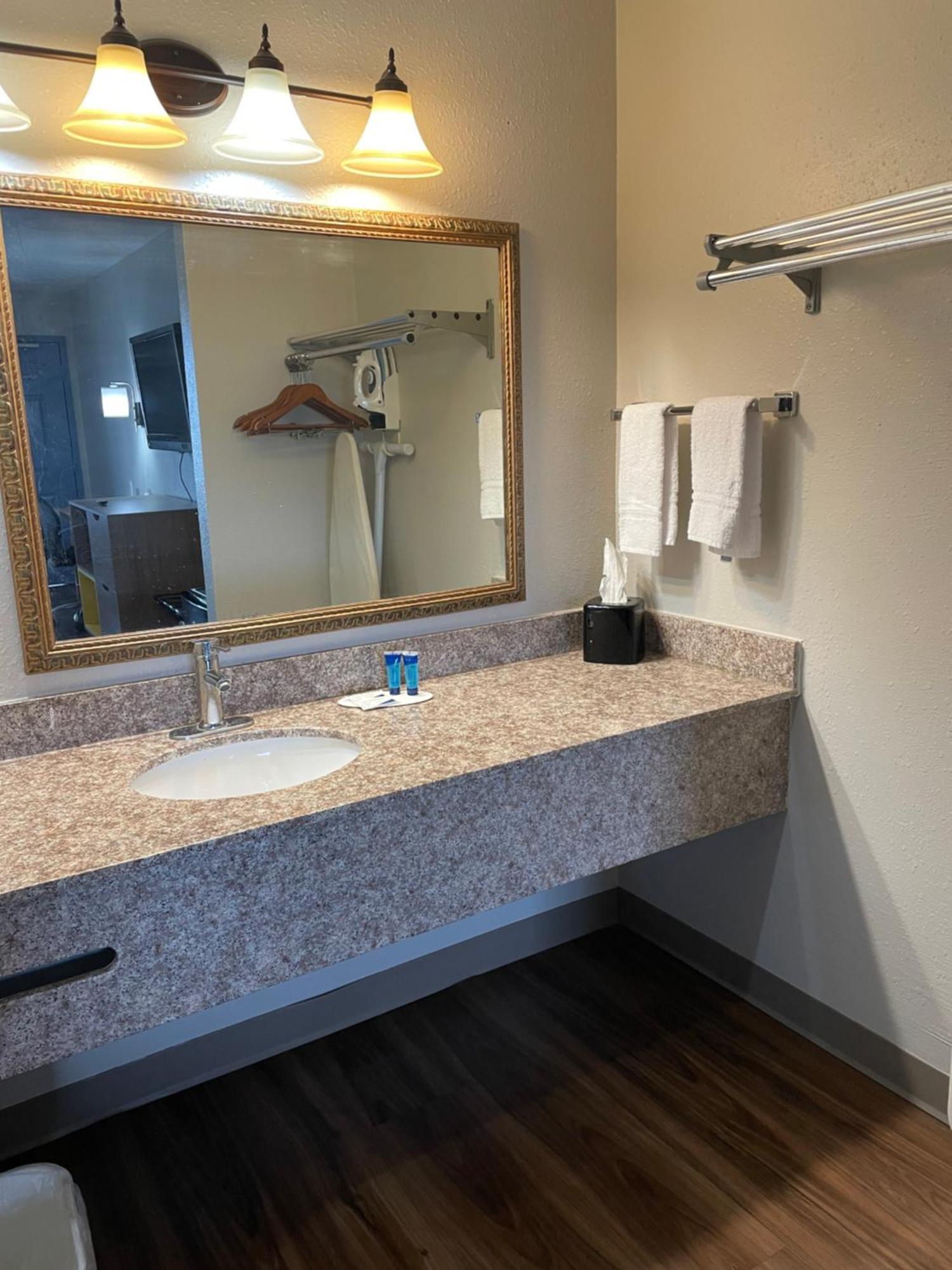 Days Inn By Wyndham Portland/Corpus Christi Екстериор снимка